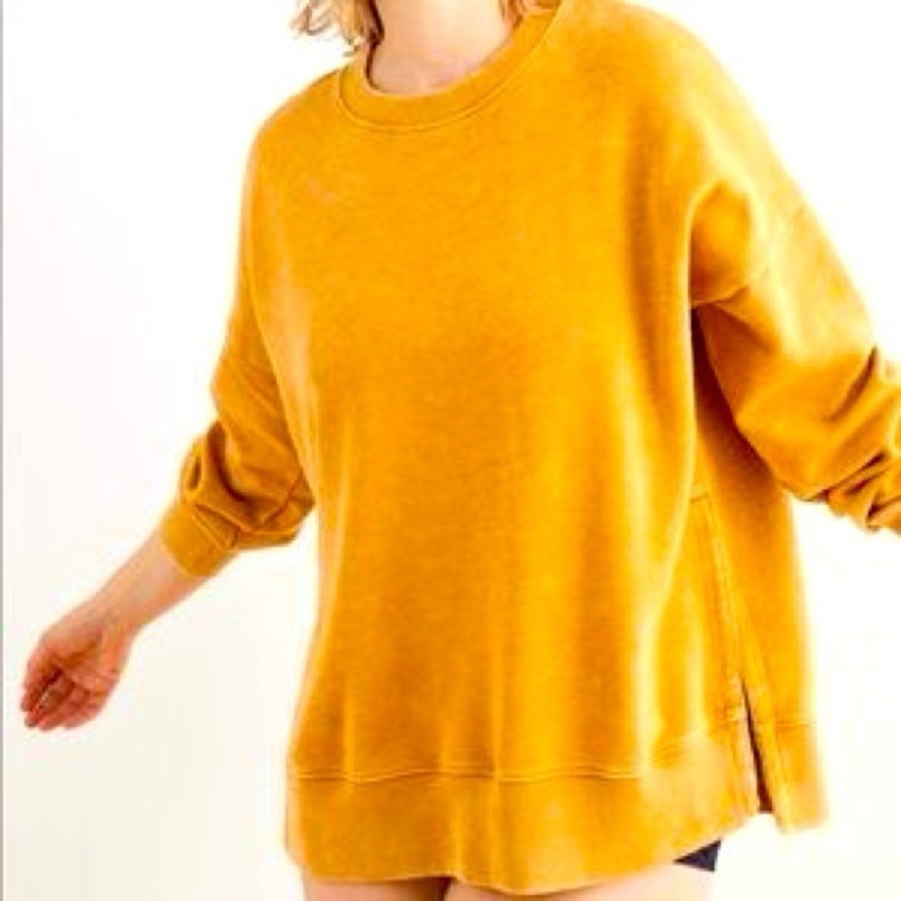 Aerie fuzzy light Sherpa crewneck mustard yellow crewneck sweatshirt